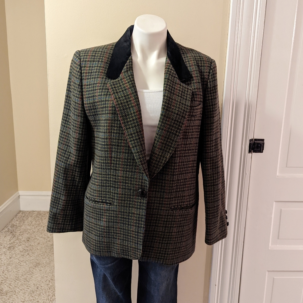 Vintage Green Plaid Blazer with Black Velvet Collar